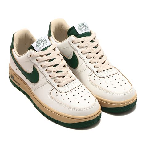 sail gorge green nike